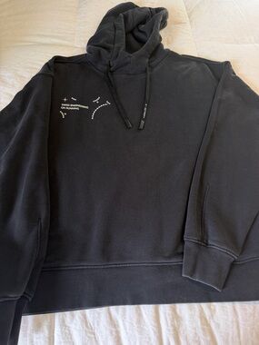 On Running on cloud Graphic Club Hoodie Women’s Med Black Swiss Engineering